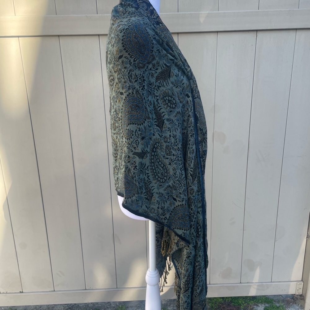 SJ Collection Shawl - Picture 4 of 8